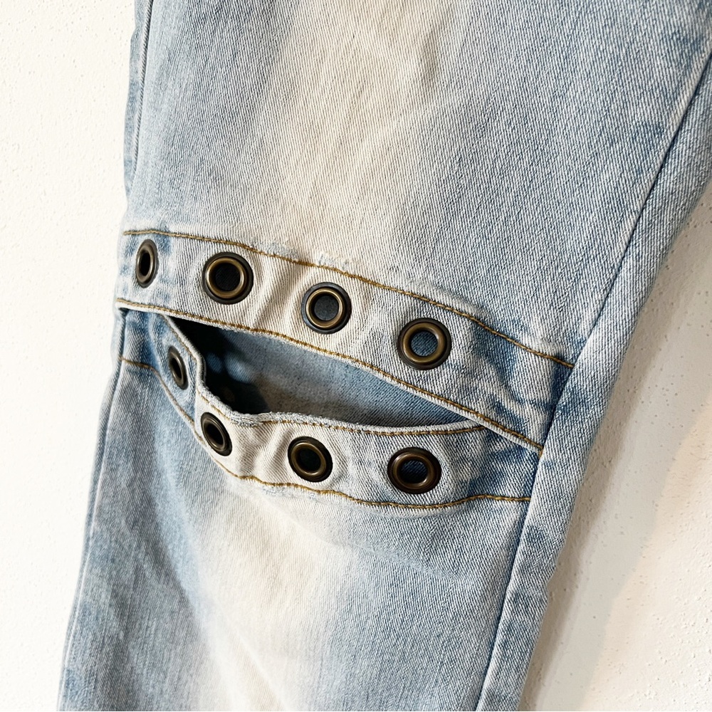 Y2K Chung Hae Jin Light Wash Open Knee Grommet Mid Rise Flare Jeans - Picture 3 of 8